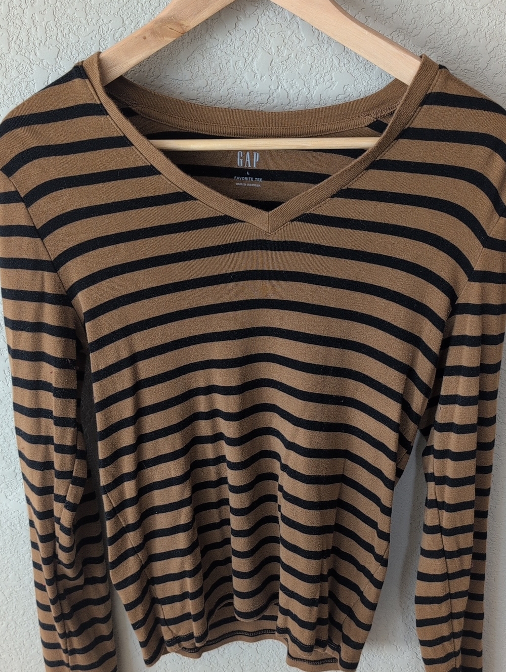 GAP Women's Black and Tan Striped V-Neck Long Sleeve Top